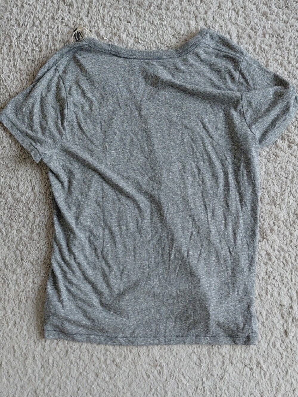 Universal Thread Heather Gray V-Neck Short Sleeve Tee - Picture 4 of 4